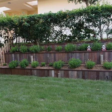 Apartment Lujo Duplex: Beachfront Garden Retreat With Pool