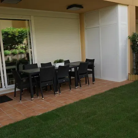 Apartment Lujo Duplex: Beachfront Garden Retreat With Pool