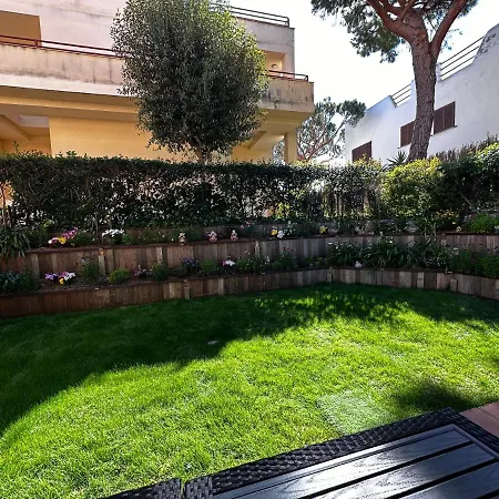 Apartment Lujo Duplex: Beachfront Garden Retreat With Pool *